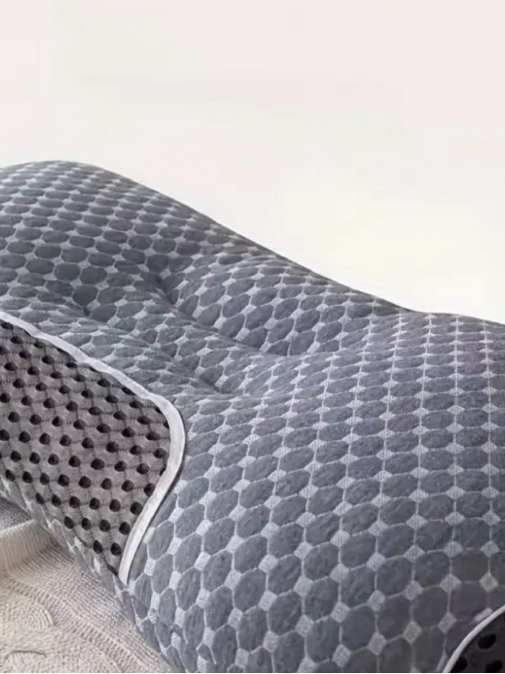 Cooling Gray Contoured Memory Foam Pillow. New in package